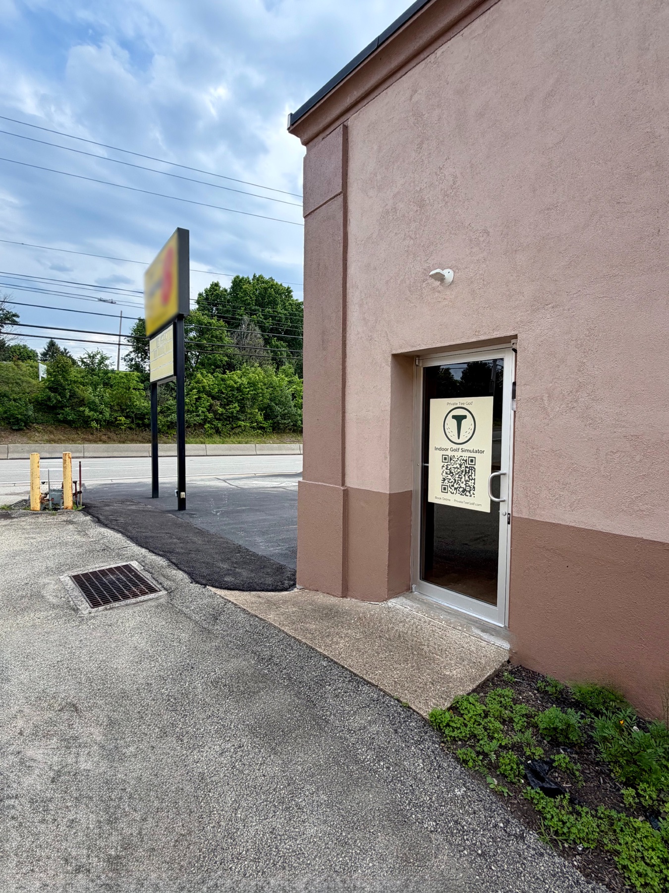 Private Tee Golf entrance from the Route 30 side of the building