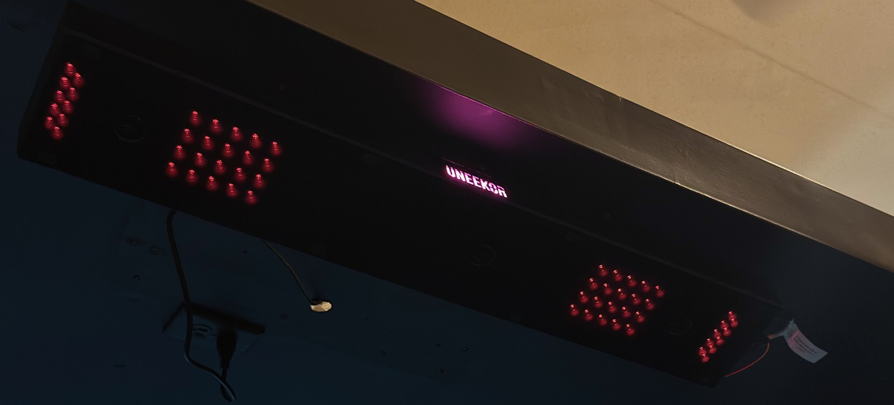 Uneekor logo not glowing green